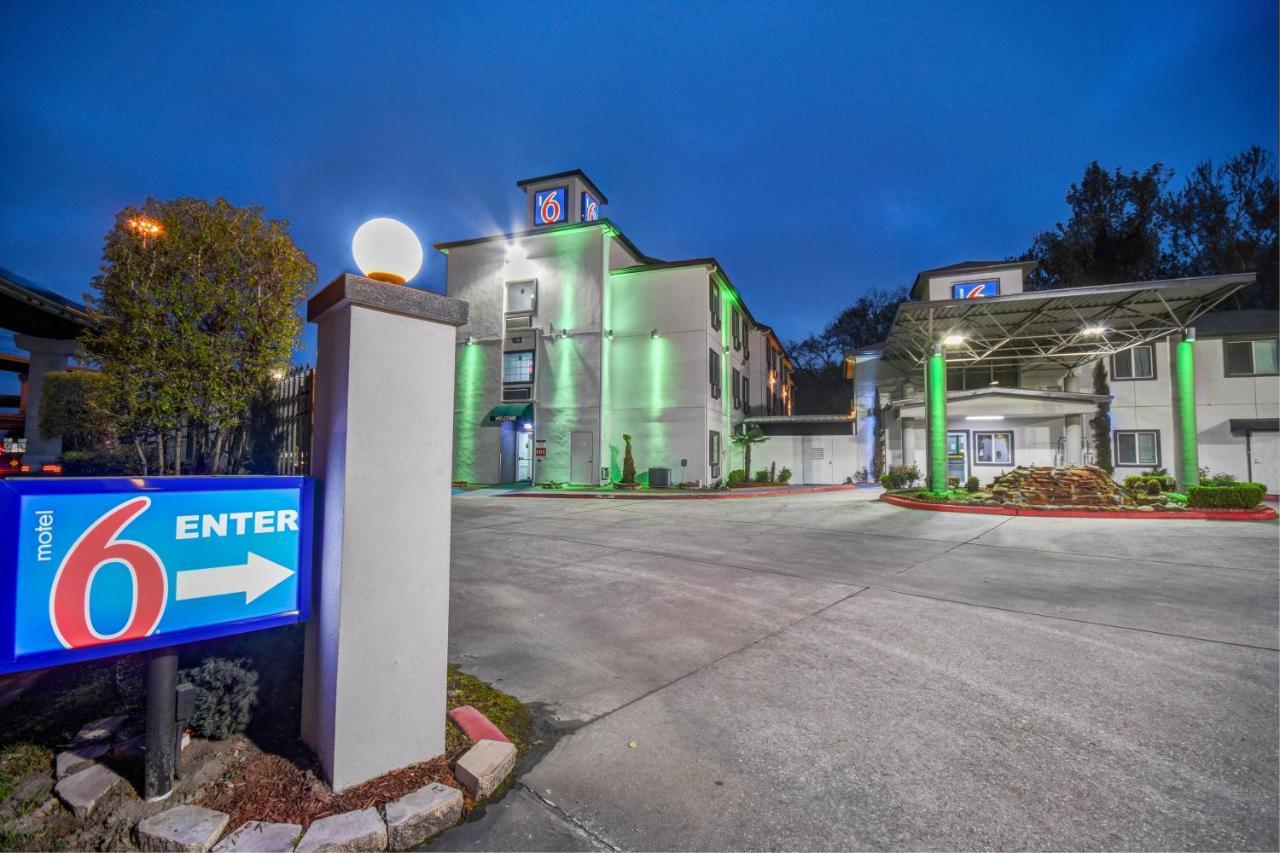 Motel 6 Humble, Tx - Houston International Airport Zewnętrze zdjęcie