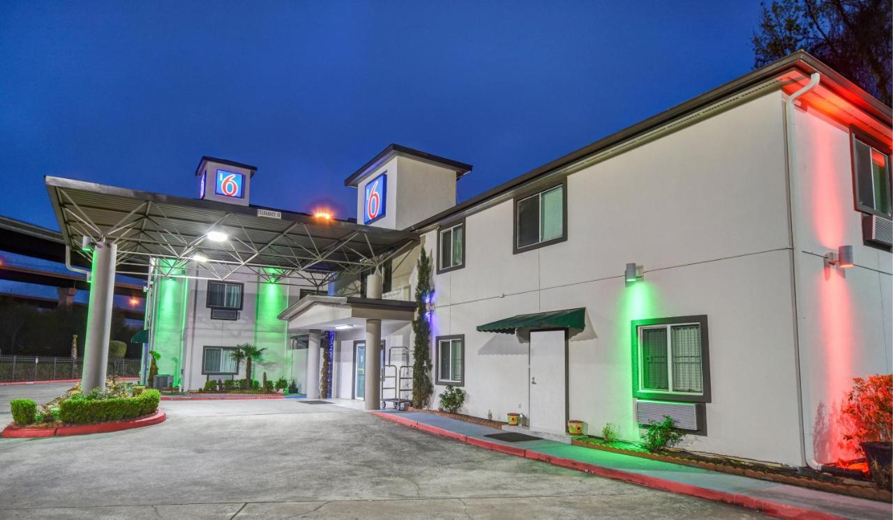 Motel 6 Humble, Tx - Houston International Airport Zewnętrze zdjęcie