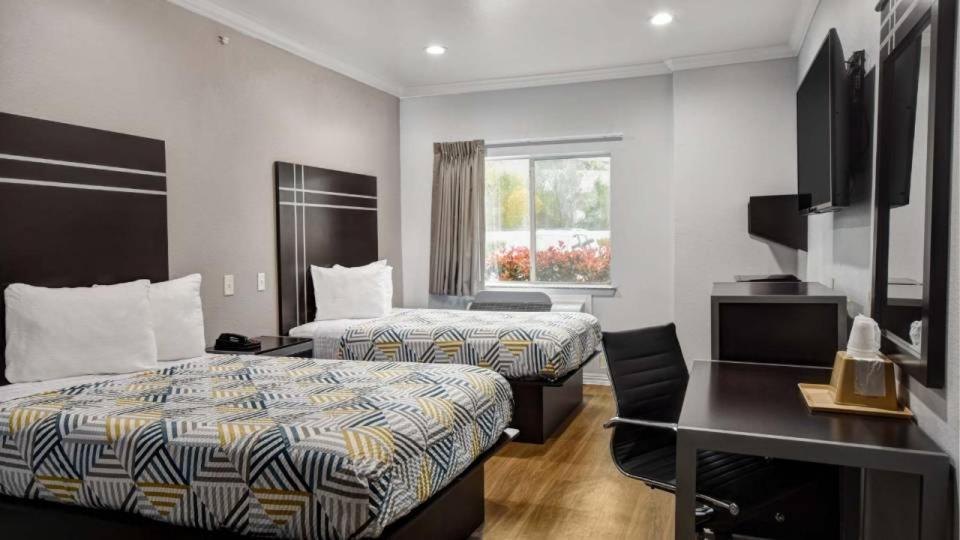 Motel 6 Humble, Tx - Houston International Airport Zewnętrze zdjęcie