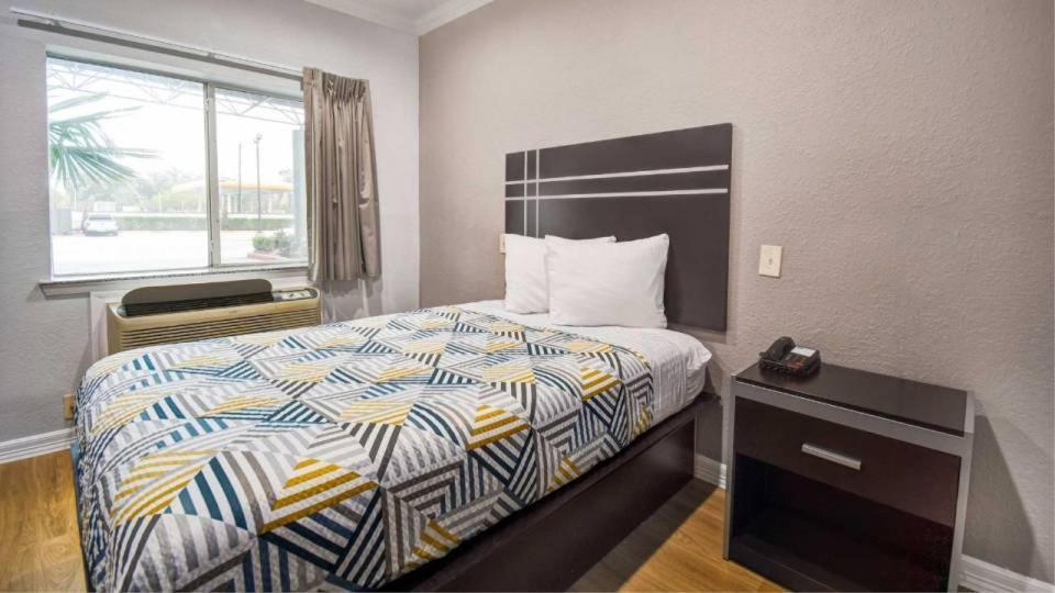 Motel 6 Humble, Tx - Houston International Airport Zewnętrze zdjęcie