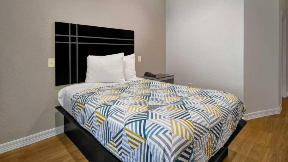 Motel 6 Humble, Tx - Houston International Airport Zewnętrze zdjęcie