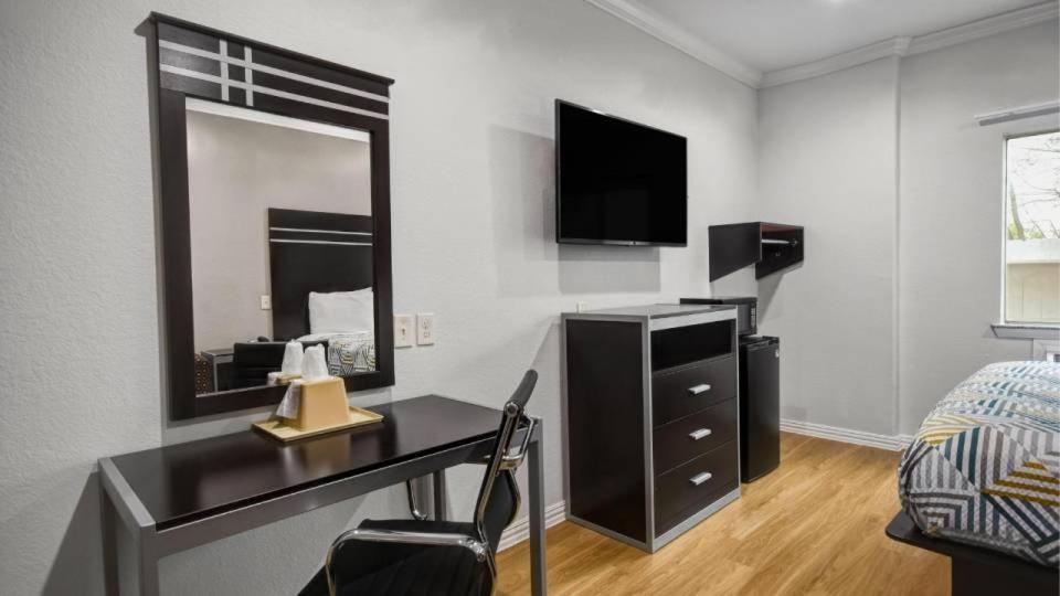 Motel 6 Humble, Tx - Houston International Airport Zewnętrze zdjęcie