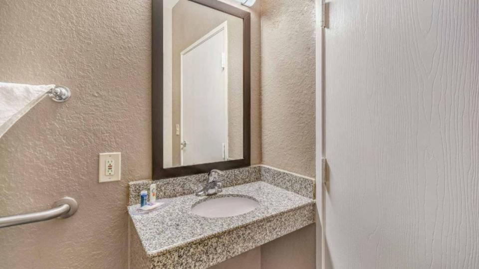 Motel 6 Humble, Tx - Houston International Airport Zewnętrze zdjęcie